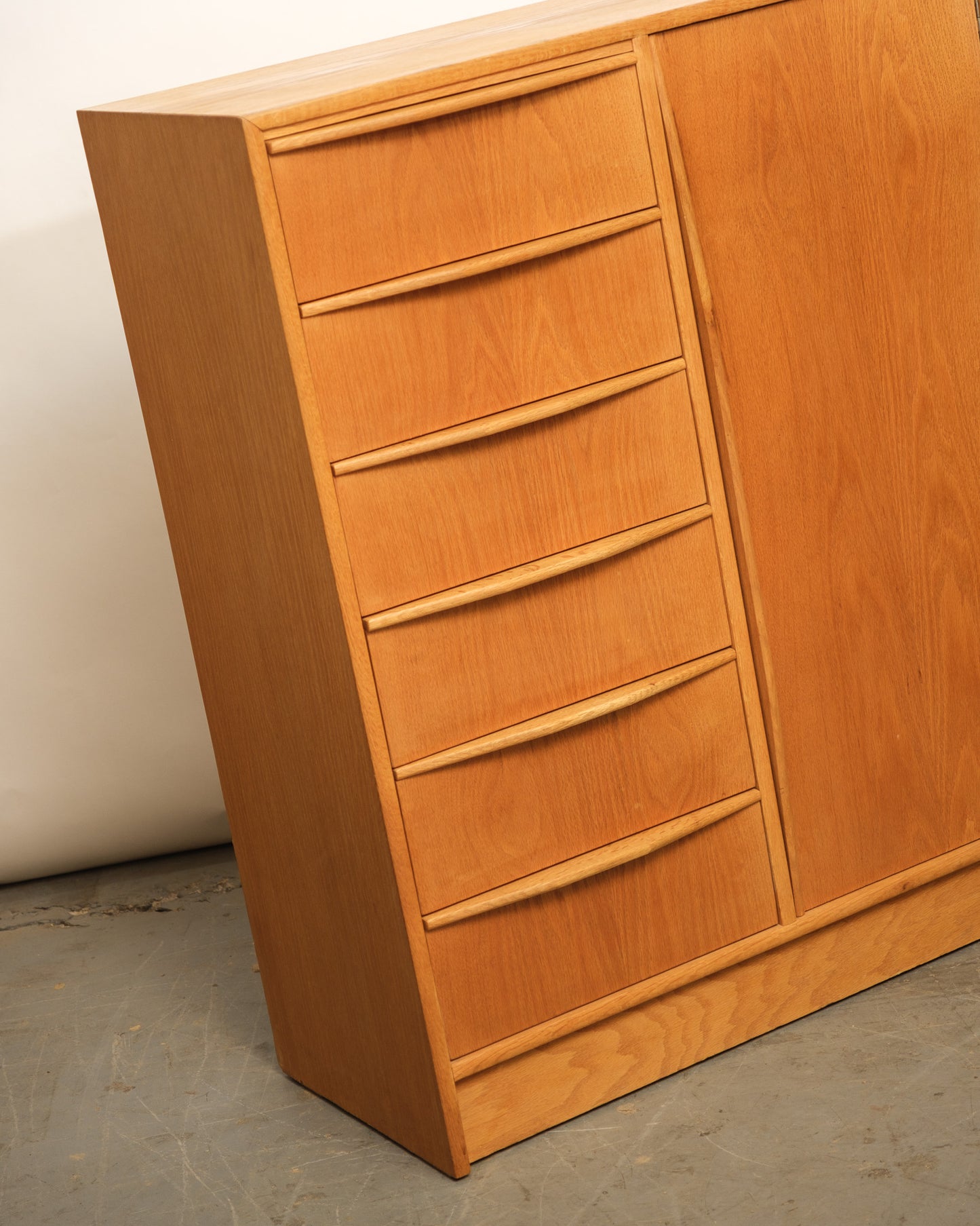 MCM Minimal Dresser