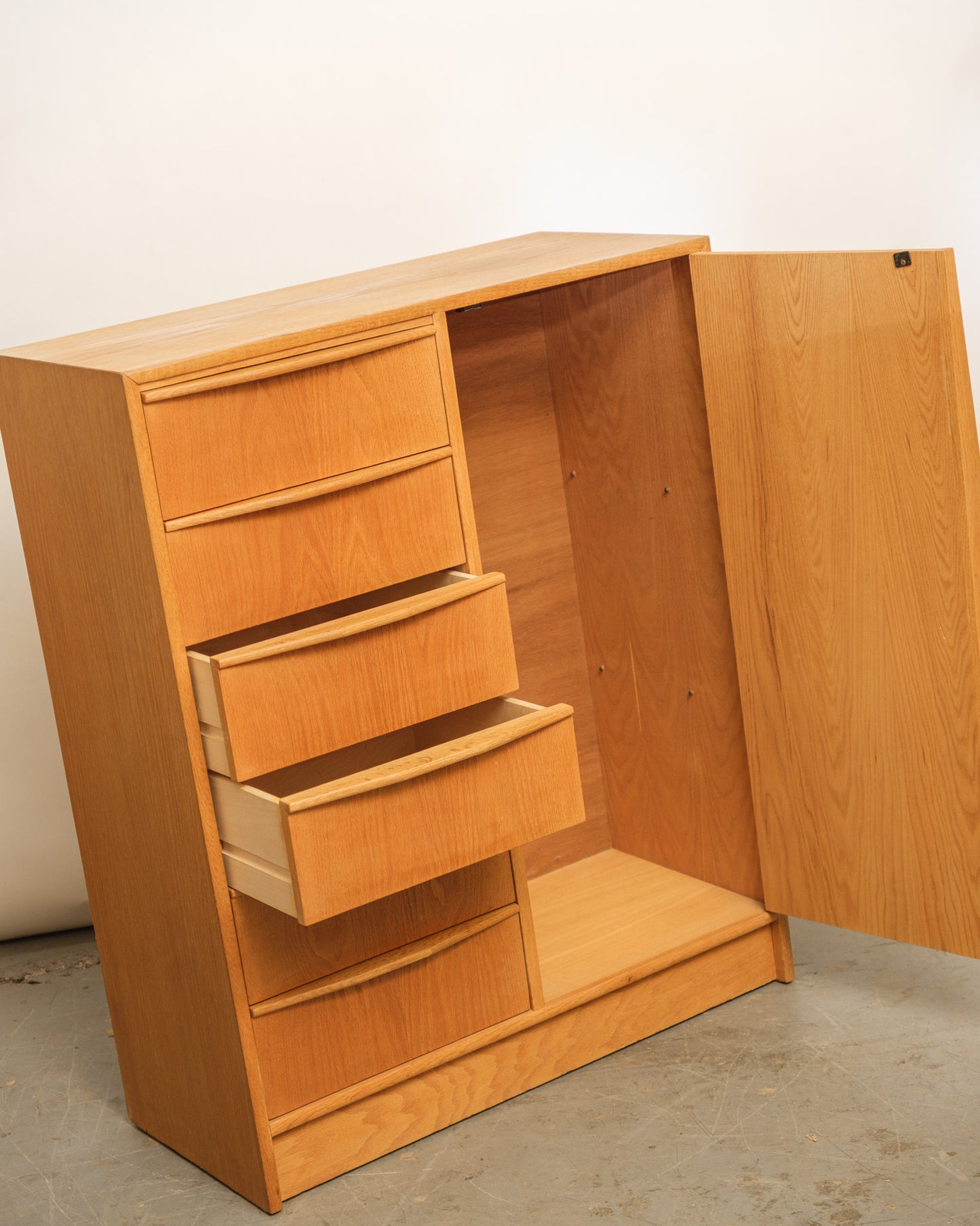 MCM Minimal Dresser