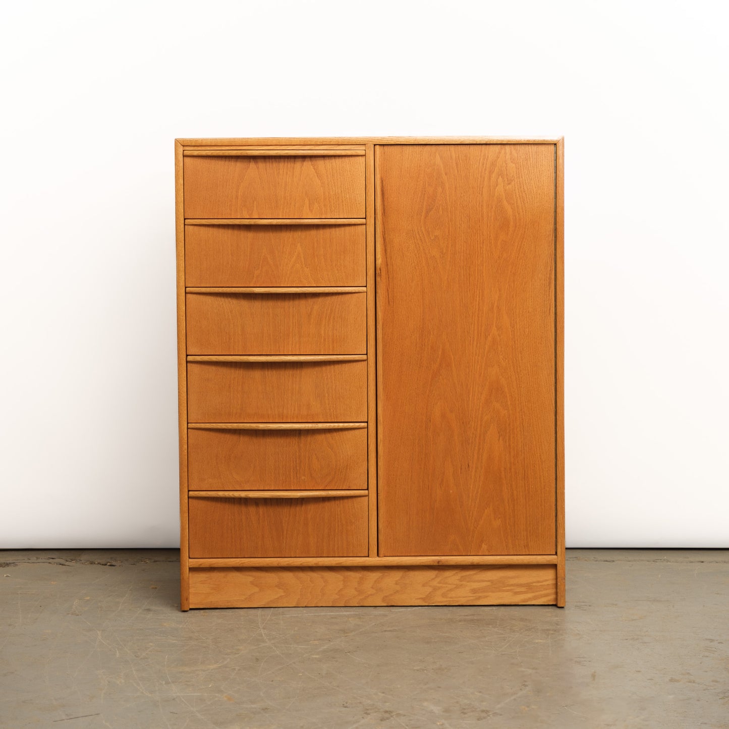 MCM Minimal Dresser
