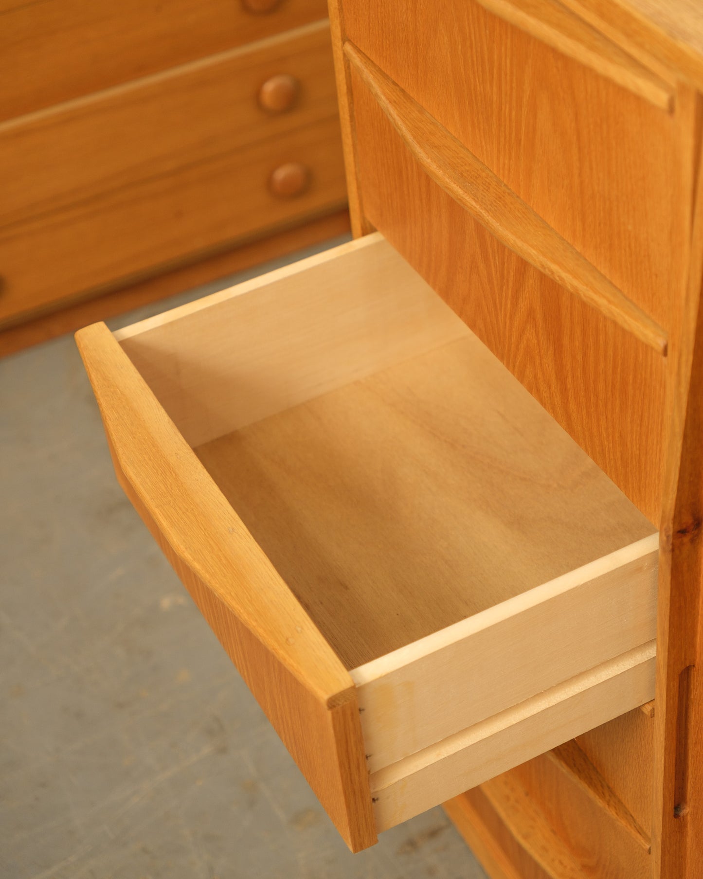 MCM Minimal Dresser